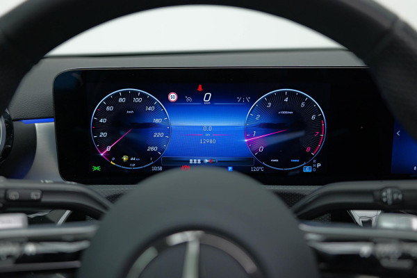 Mercedes-Benz A-Klasse 200 AMG Line |Pano|AlpineGrau|Ambient|