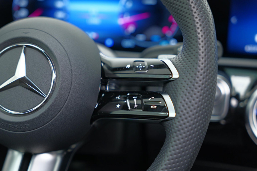 Mercedes-Benz A-Klasse 200 AMG Line |Pano|AlpineGrau|Ambient|