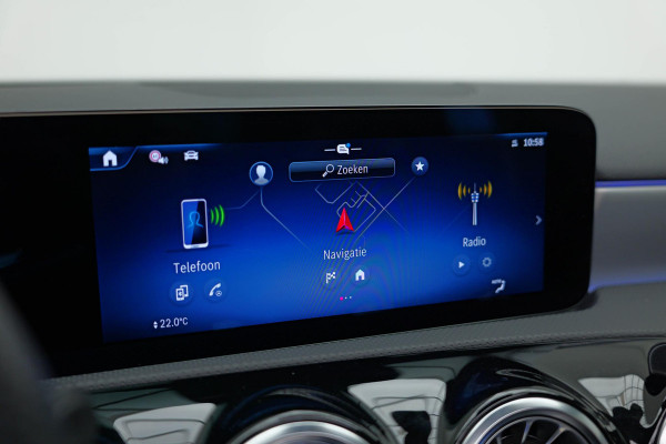 Mercedes-Benz A-Klasse 200 AMG Line |Pano|AlpineGrau|Ambient|