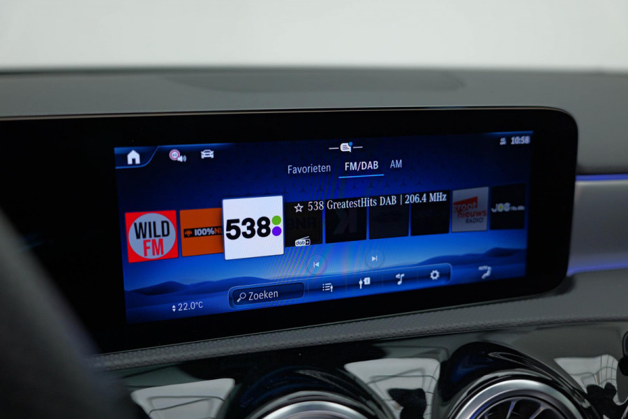 Mercedes-Benz A-Klasse 200 AMG Line |Pano|AlpineGrau|Ambient|