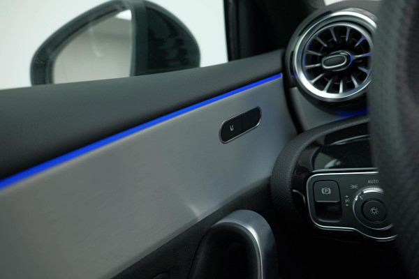 Mercedes-Benz A-Klasse 200 AMG Line |Pano|AlpineGrau|Ambient|