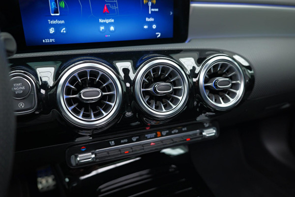 Mercedes-Benz A-Klasse 200 AMG Line |Pano|AlpineGrau|Ambient|