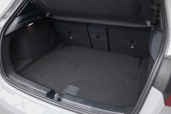 Mercedes-Benz A-Klasse 200 AMG Line |Pano|AlpineGrau|Ambient|