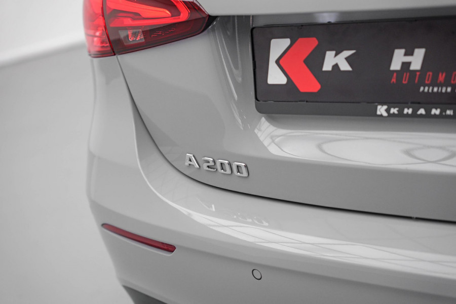Mercedes-Benz A-Klasse 200 AMG Line |Pano|AlpineGrau|Ambient|