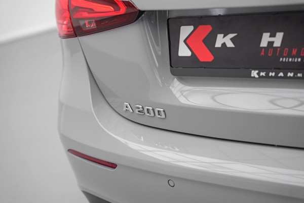 Mercedes-Benz A-Klasse 200 AMG Line |Pano|AlpineGrau|Ambient|