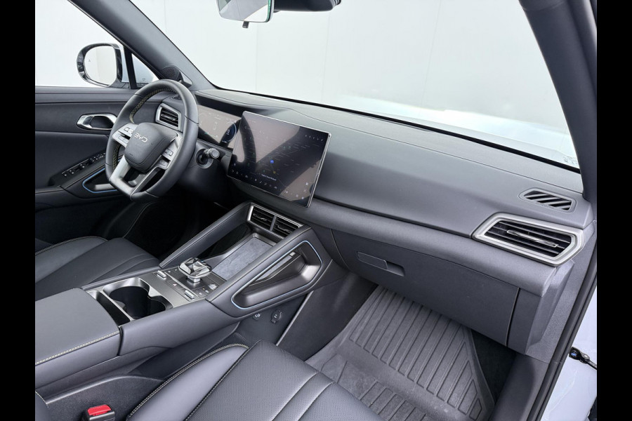 BYD ATTO 2 Boost 45 kWh VAN € 31.900,- VOOR € 27.877,- UW LENTEVOORDEELl: €4.023,-!| DIRECT LEVERBAAR | Volledige BYD Fabrieksgarantie t/m 11-2030 of 150.000 km | Stoel & Stuurverwarming | Adaptieve Cruise | 360° Camera | Panoramadak | Dodehoekassistent | Origineel NL Auto