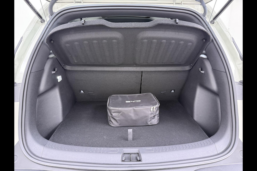 BYD ATTO 2 Boost 45 kWh VAN € 31.900,- VOOR € 27.877,- UW LENTEVOORDEELl: €4.023,-!| DIRECT LEVERBAAR | Volledige BYD Fabrieksgarantie t/m 11-2030 of 150.000 km | Stoel & Stuurverwarming | Adaptieve Cruise | 360° Camera | Panoramadak | Dodehoekassistent | Origineel NL Auto