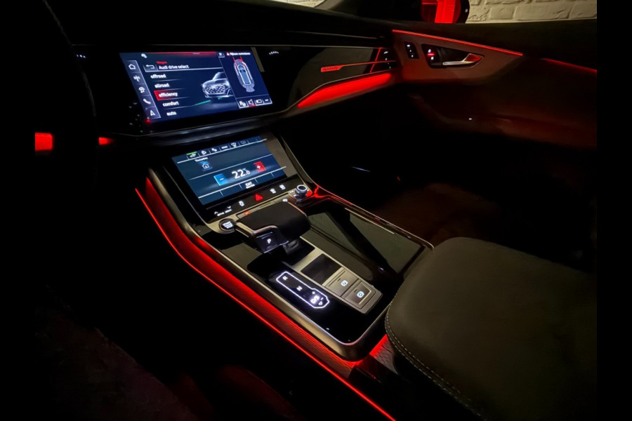 Audi Q8 Q8 55 Tfsi S-LINE Competiton 23 inch soft close RS zetels head-up trekhaak