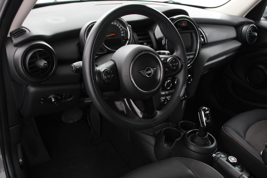 MINI One 1.5 Automaat One Pepper | Matrix Led koplampen | Climate Control | Parkeersensoren | Cruise Control Adaptive | Stoelverwarming | Union Jack lampen | Camera