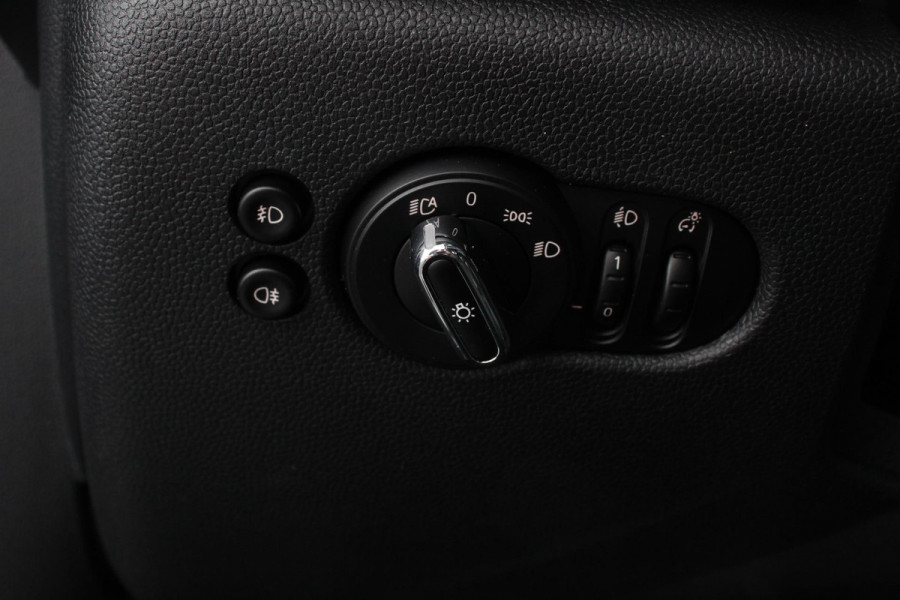 MINI One 1.5 Automaat One Pepper | Matrix Led koplampen | Climate Control | Parkeersensoren | Cruise Control Adaptive | Stoelverwarming | Union Jack lampen | Camera