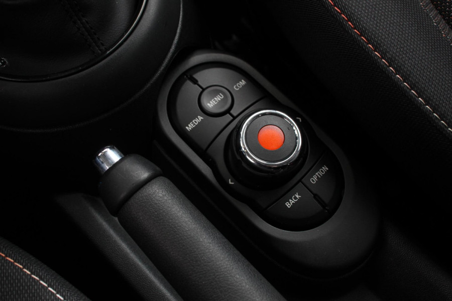 MINI One 1.5 Automaat One Pepper | Matrix Led koplampen | Climate Control | Parkeersensoren | Cruise Control Adaptive | Stoelverwarming | Union Jack lampen | Camera