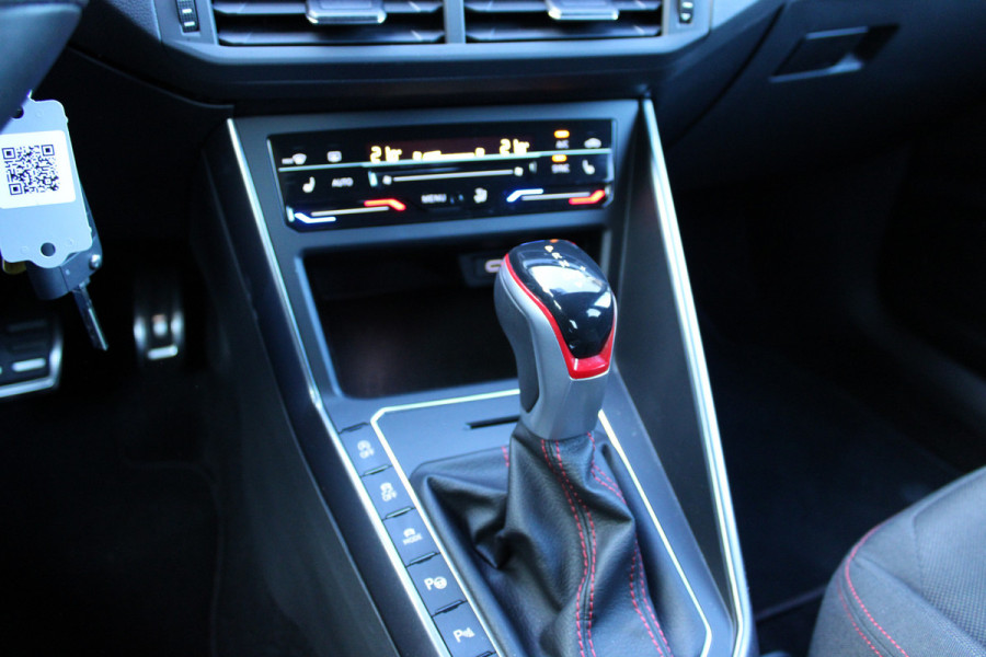 Volkswagen Polo GTI 2.0 TSI 210PK DSG GTI-SPORT LED/CARPLAY/PDC BOVAG GARANTIE