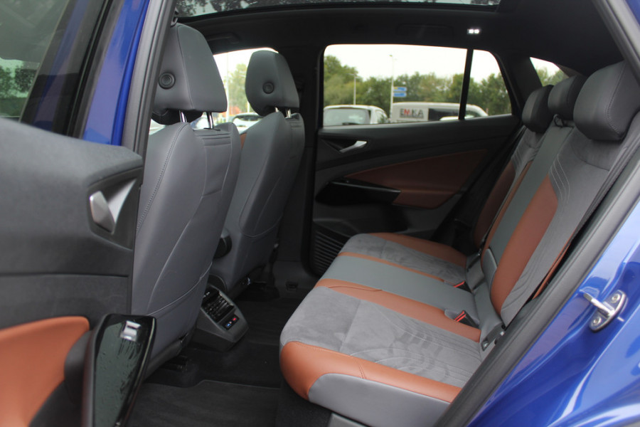 Volkswagen ID.4 First Max 77 kWh / Full option! / Trekhaak / Panoramadak / Camera / Head-up / Keyless / 21'' / ACC / Dodehoek / Elektr. stoelen / Massage / Navigatie / Stuurverwarming