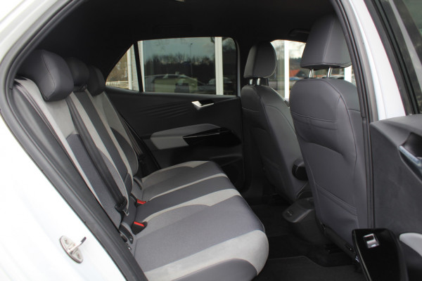 Volkswagen ID.3 First 58 kWh / Camera / Keyless / Matrix LED / Interieurvoorverwarming / 19'' / DAB / 19'' / Navigatie / ACC