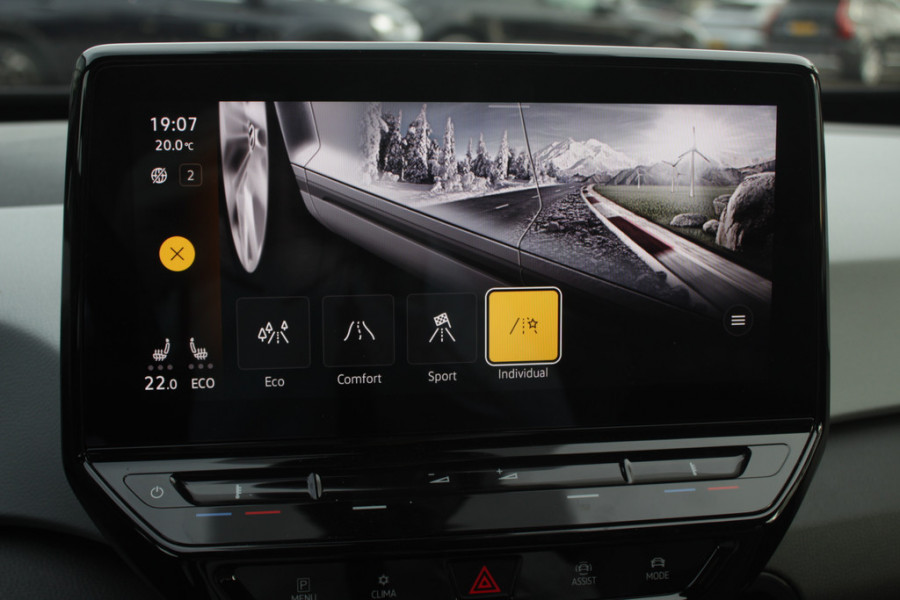 Volkswagen ID.3 First 58 kWh / Camera / Keyless / Matrix LED / Interieurvoorverwarming / 19'' / DAB / 19'' / Navigatie / ACC