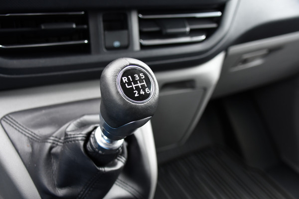 Ford Transit Custom 300 2.0 TDCI L1H1 Limited PB Edition Virtual, Camera, Cruise, Carplay, Stoelverwarming, LED, 136pk, Voorruit verwarming, Multimedia, Sensoren, Uniek!