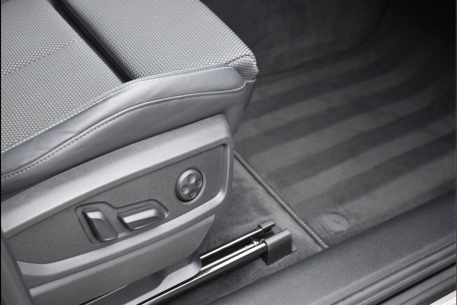 Audi Q5 50 TFSI e S-Line 299 Pk Black Optik Matrix Leder Navi Carbon 20 Inch Trekhaak