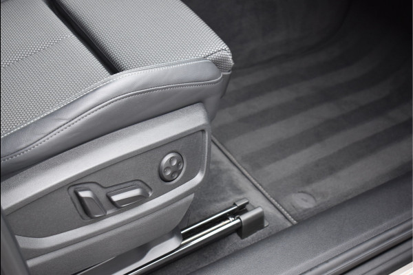 Audi Q5 50 TFSI e S-Line 299 Pk Black Optik Matrix Leder Navi Carbon 20 Inch Trekhaak