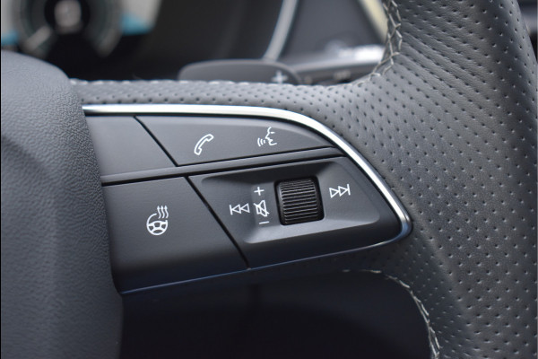 Audi Q5 50 TFSI e S-Line 299 Pk Black Optik Matrix Leder Navi Carbon 20 Inch Trekhaak