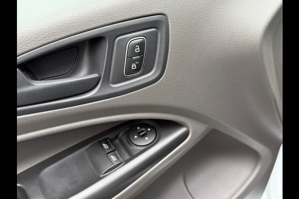 Ford Transit Connect 1.5 EcoBlue | 3-Zitter | Airco | Camera | Trekhaak | Cruise control | NAP Logisch | Nieuwe APK | Dealer onderhouden | Euro 6