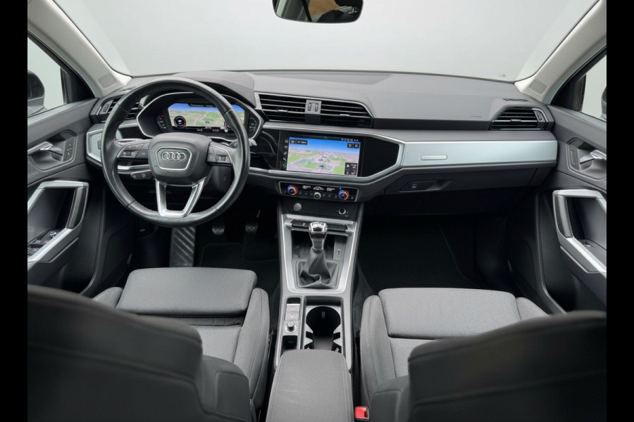 Audi Q3 35 TFSI S LINE edition one, panoramadak, stoelverwarming, digitaal cockpit , dealer onderhouden