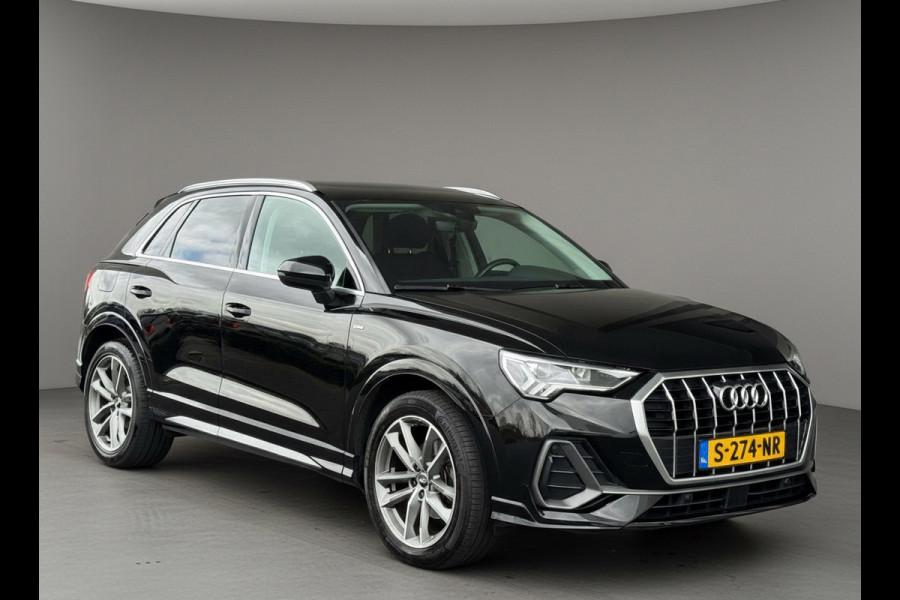 Audi Q3 35 TFSI S LINE edition one, panoramadak, stoelverwarming, digitaal cockpit , dealer onderhouden