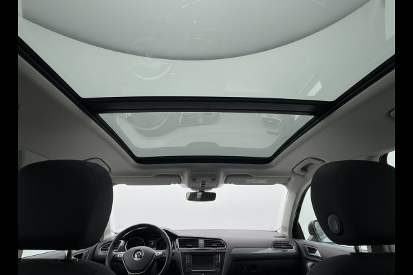 Audi Q3 35 TFSI S LINE edition one, panoramadak, stoelverwarming, digitaal cockpit , dealer onderhouden