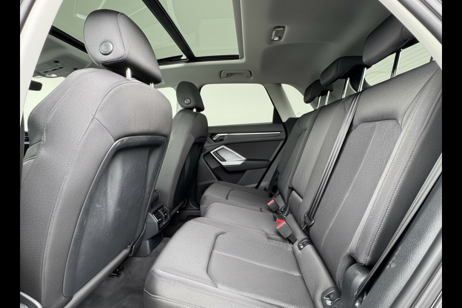 Audi Q3 35 TFSI S LINE edition one, panoramadak, stoelverwarming, digitaal cockpit , dealer onderhouden