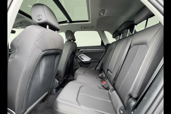 Audi Q3 35 TFSI S LINE edition one, panoramadak, stoelverwarming, digitaal cockpit , dealer onderhouden