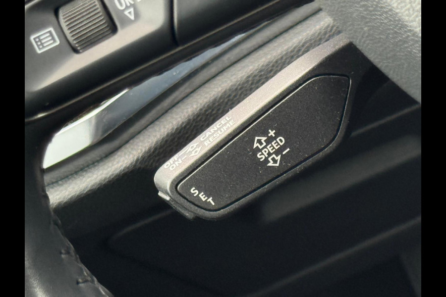 Audi Q3 35 TFSI S LINE edition one, panoramadak, stoelverwarming, digitaal cockpit , dealer onderhouden