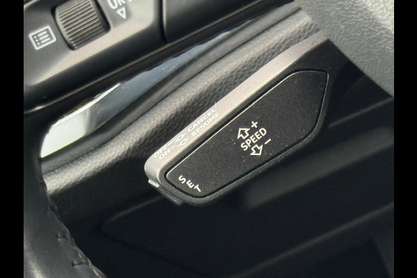 Audi Q3 35 TFSI S LINE edition one, panoramadak, stoelverwarming, digitaal cockpit , dealer onderhouden