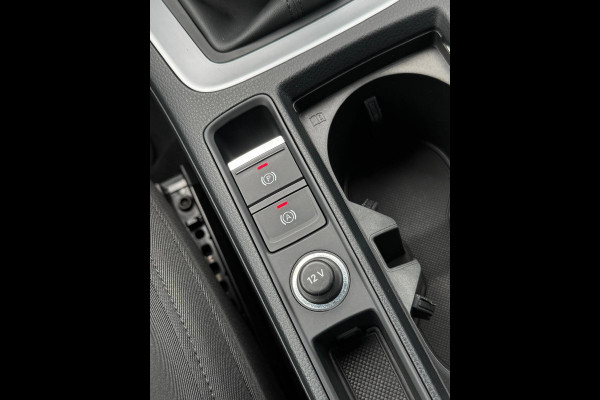 Audi Q3 35 TFSI S LINE edition one, panoramadak, stoelverwarming, digitaal cockpit , dealer onderhouden