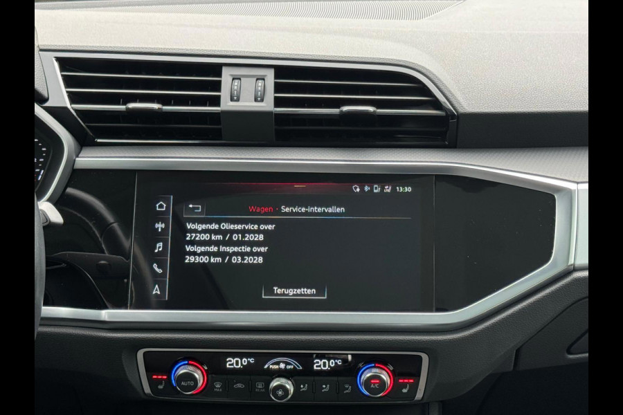 Audi Q3 35 TFSI S LINE edition one, panoramadak, stoelverwarming, digitaal cockpit , dealer onderhouden