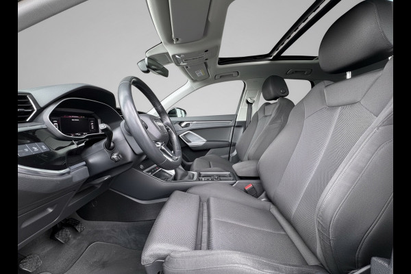 Audi Q3 35 TFSI S LINE edition one, panoramadak, stoelverwarming, digitaal cockpit , dealer onderhouden