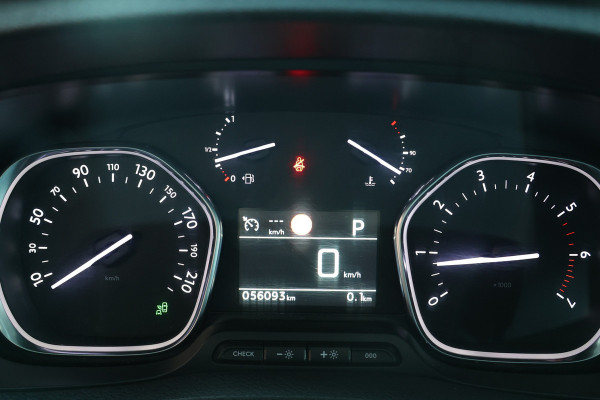 Peugeot Expert 2.0 BlueHDI 180 Premium Pack 177 PK | 3-Zitter | CarPlay | Camera | Dodehoek detector | Airco | Trekhaak | Lederen bekleding | Nieuwe APK | NAP Logisch