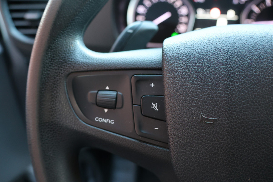 Peugeot Expert 2.0 BlueHDI 180 Premium Pack 177 PK | 3-Zitter | CarPlay | Camera | Dodehoek detector | Airco | Trekhaak | Lederen bekleding | Nieuwe APK | NAP Logisch