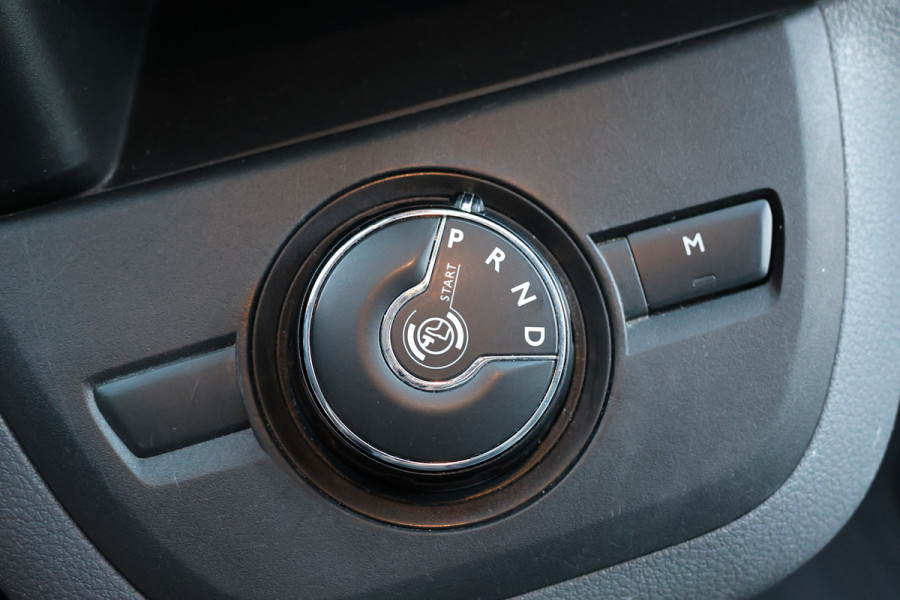 Peugeot Expert 2.0 BlueHDI 180 Premium Pack 177 PK | 3-Zitter | CarPlay | Camera | Dodehoek detector | Airco | Trekhaak | Lederen bekleding | Nieuwe APK | NAP Logisch