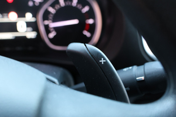 Peugeot Expert 2.0 BlueHDI 180 Premium Pack 177 PK | 3-Zitter | CarPlay | Camera | Dodehoek detector | Airco | Trekhaak | Lederen bekleding | Nieuwe APK | NAP Logisch