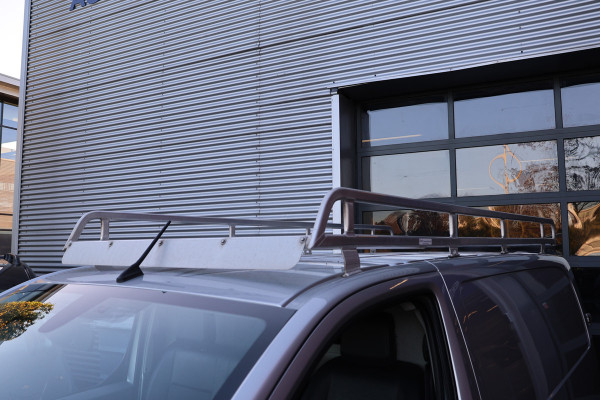 Peugeot Expert 2.0 BlueHDI 180 Premium Pack 177 PK | 3-Zitter | CarPlay | Camera | Dodehoek detector | Airco | Trekhaak | Lederen bekleding | Nieuwe APK | NAP Logisch