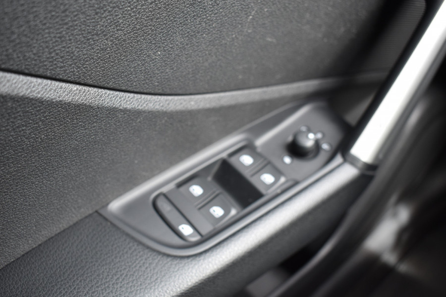 Audi Q2 35 TFSI S Edition Automaat Navi digi-cockpit