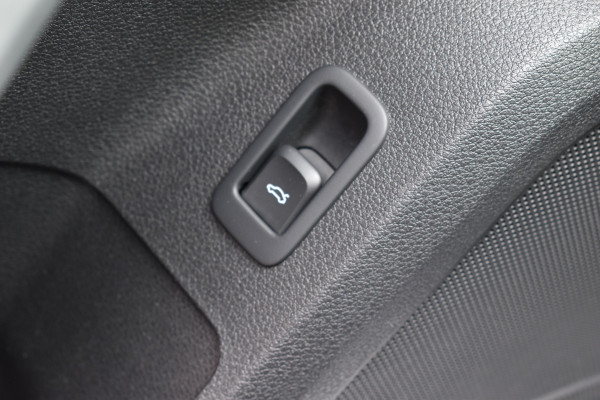 Audi Q2 35 TFSI S Edition Automaat Navi digi-cockpit