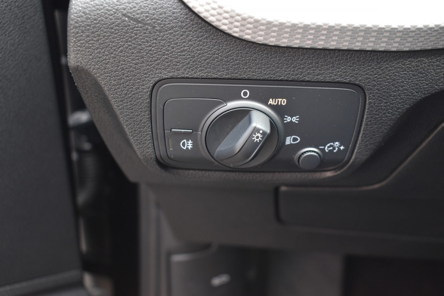 Audi Q2 35 TFSI S Edition Automaat Navi digi-cockpit