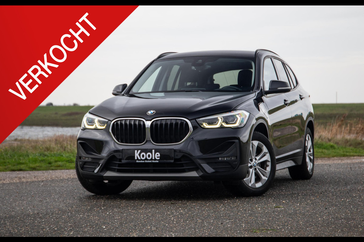 BMW X1 xDrive25e Executive CAMERA / CARPLAY / HEAD UP DISPLAY / LEDER / LED / CRUISE CONTROLE / STOELVERWARMING