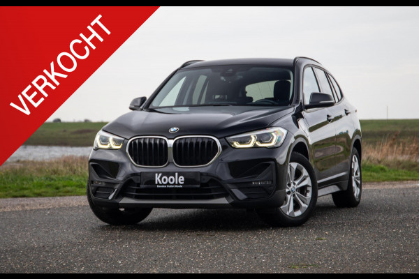 BMW X1 xDrive25e Executive CAMERA / CARPLAY / HEAD UP DISPLAY / LEDER / LED / CRUISE CONTROLE / STOELVERWARMING