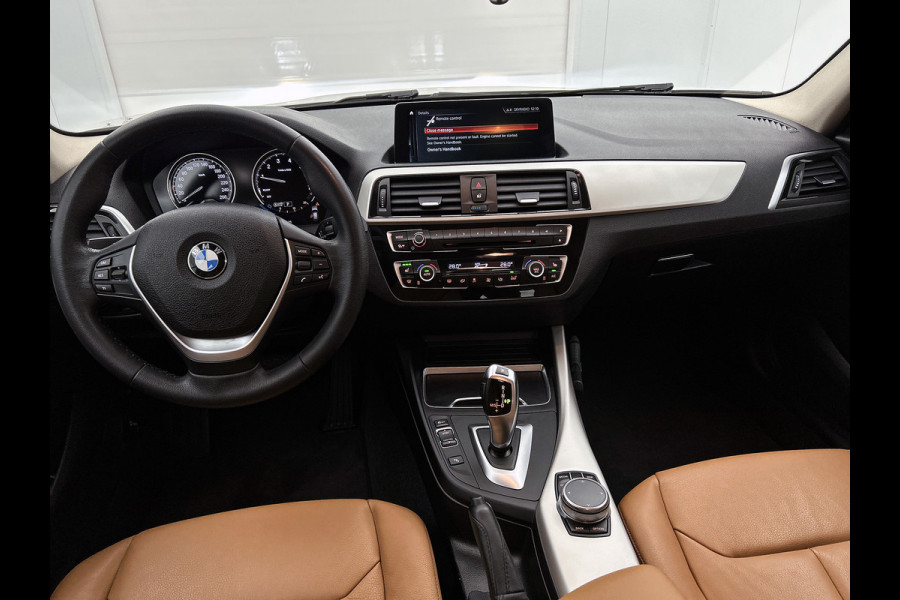 BMW 1-serie 118i High Executive (GROOT-NAVIGATIE, LEDER, STOELVERWARMING, PARKEERSENSOREN, DEALER ONDERHOUDEN)
