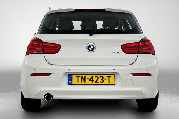 BMW 1-serie 118i High Executive (GROOT-NAVIGATIE, LEDER, STOELVERWARMING, PARKEERSENSOREN, DEALER ONDERHOUDEN)