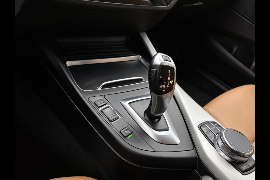 BMW 1-serie 118i High Executive (GROOT-NAVIGATIE, LEDER, STOELVERWARMING, PARKEERSENSOREN, DEALER ONDERHOUDEN)