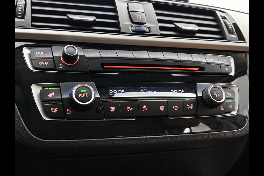 BMW 1-serie 118i High Executive (GROOT-NAVIGATIE, LEDER, STOELVERWARMING, PARKEERSENSOREN, DEALER ONDERHOUDEN)