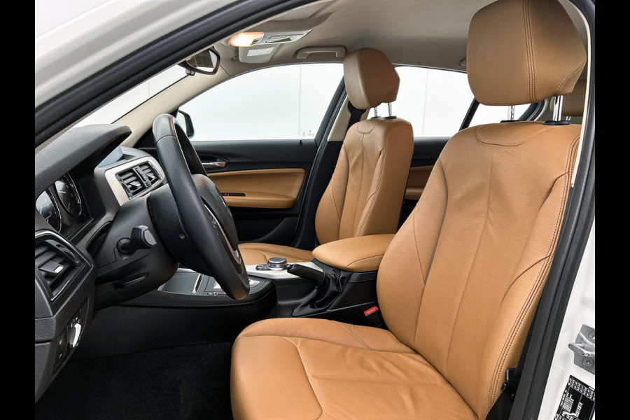 BMW 1-serie 118i High Executive (GROOT-NAVIGATIE, LEDER, STOELVERWARMING, PARKEERSENSOREN, DEALER ONDERHOUDEN)