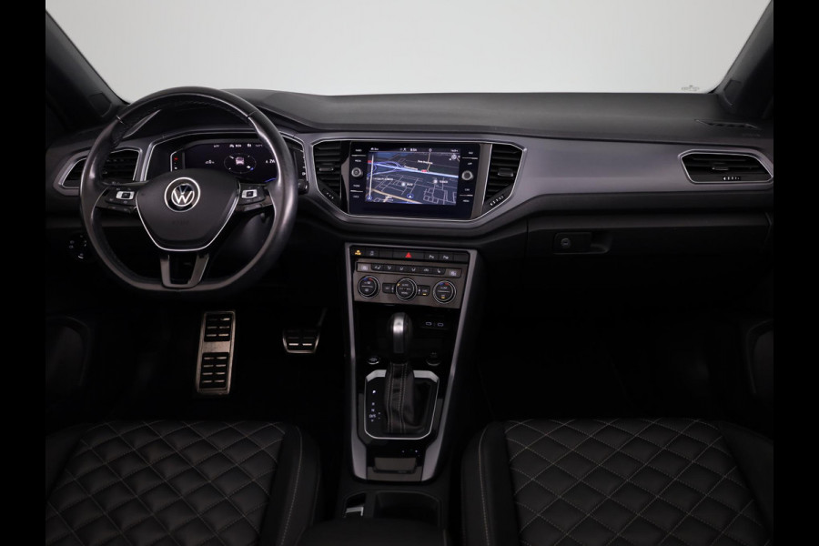 Volkswagen T-Roc 1.5 TSI R-Line 150 pk Automaat (DSG) | Leer Interieur | Navigatie | Parkeersensoren (Park assist) | Achteruitrijcamera | Windscherm | Stoel/stuur verwarming | Black Style pakket | R-Line |
